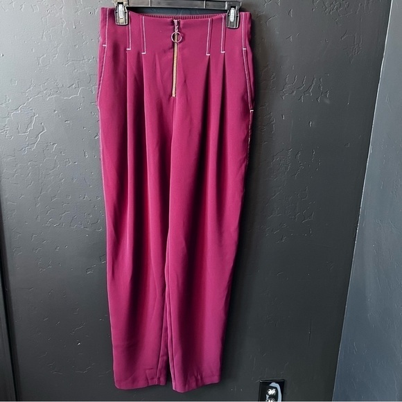 TOPSHOP Burgundy Dress Pants Slacks Pleated
Waist Tapered Leg Sz 6 - Picture 3 of 10